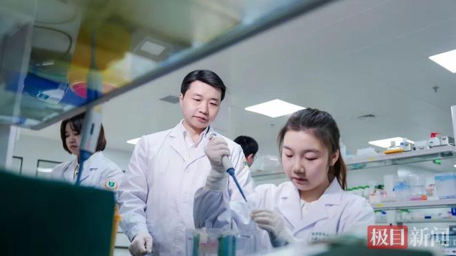 扎根家鄉(xiāng)護(hù)心腦健康！80后教授楊簡斬獲湖北科技進(jìn)步一等獎(jiǎng)(圖5)